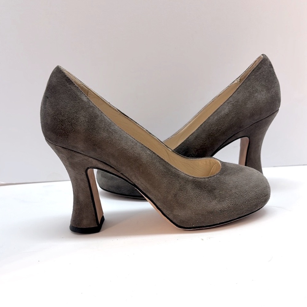 Marchez Vous Gray Suede Pumps